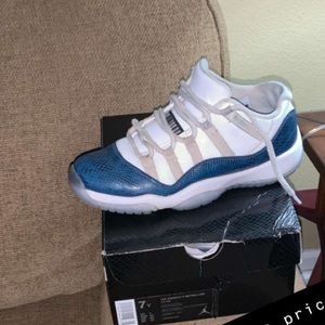 I’m am selling Jordan 11 snake skins and trade